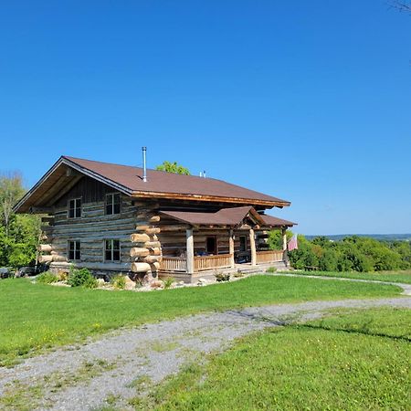 Firefly Creek Lodge Livonia Exterior photo