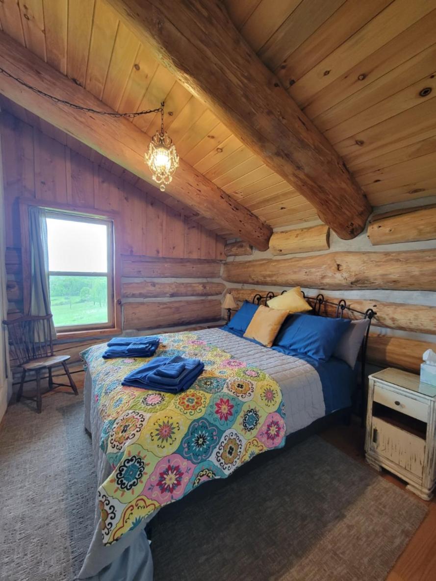 Firefly Creek Lodge Livonia Exterior photo